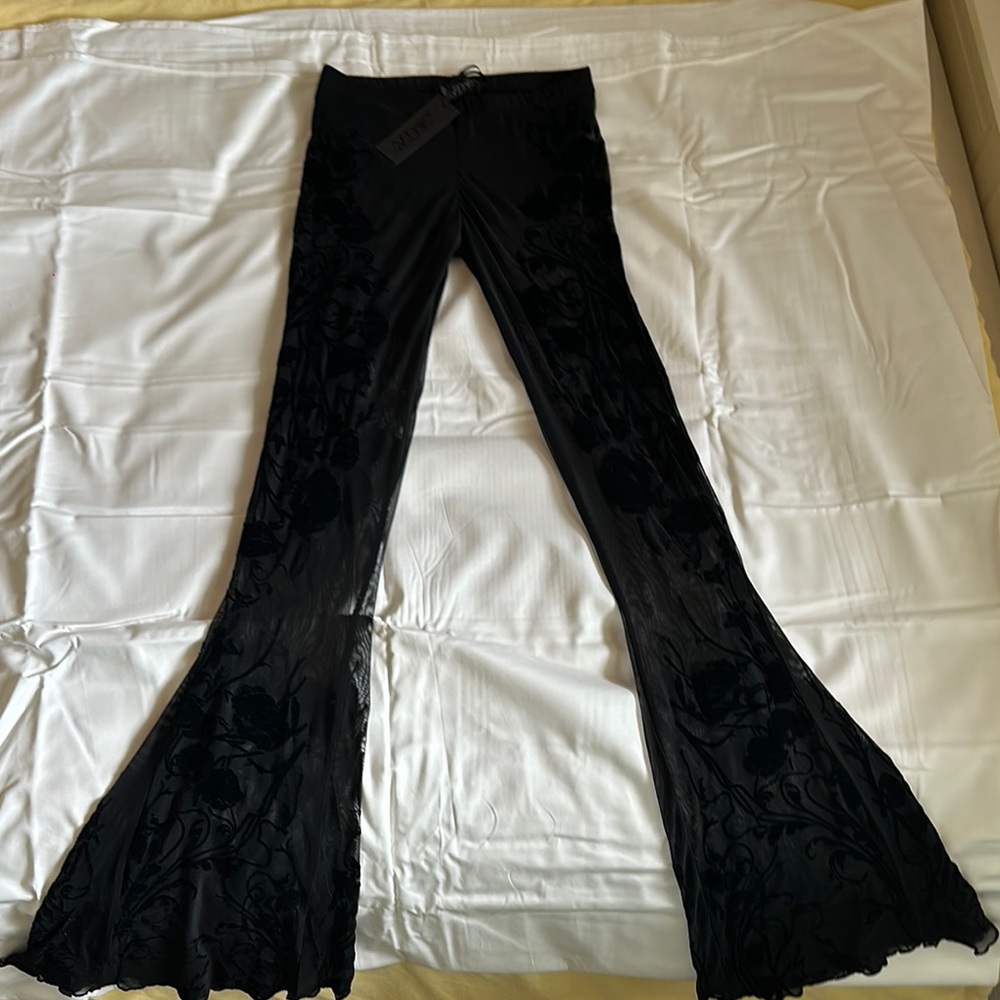 High-waisted Black Flared Leggings